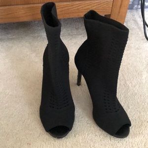 Elastic black open toe bootie